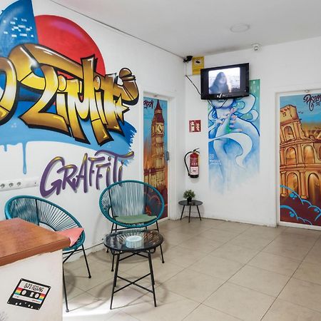 No Limit Hostel Graffiti Barcelona Exteriör bild
