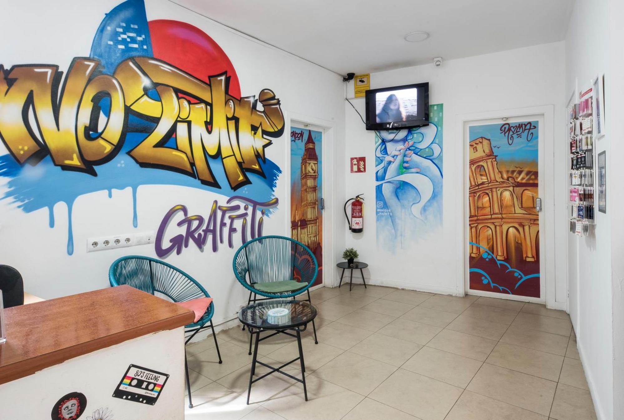 No Limit Hostel Graffiti Barcelona Exteriör bild