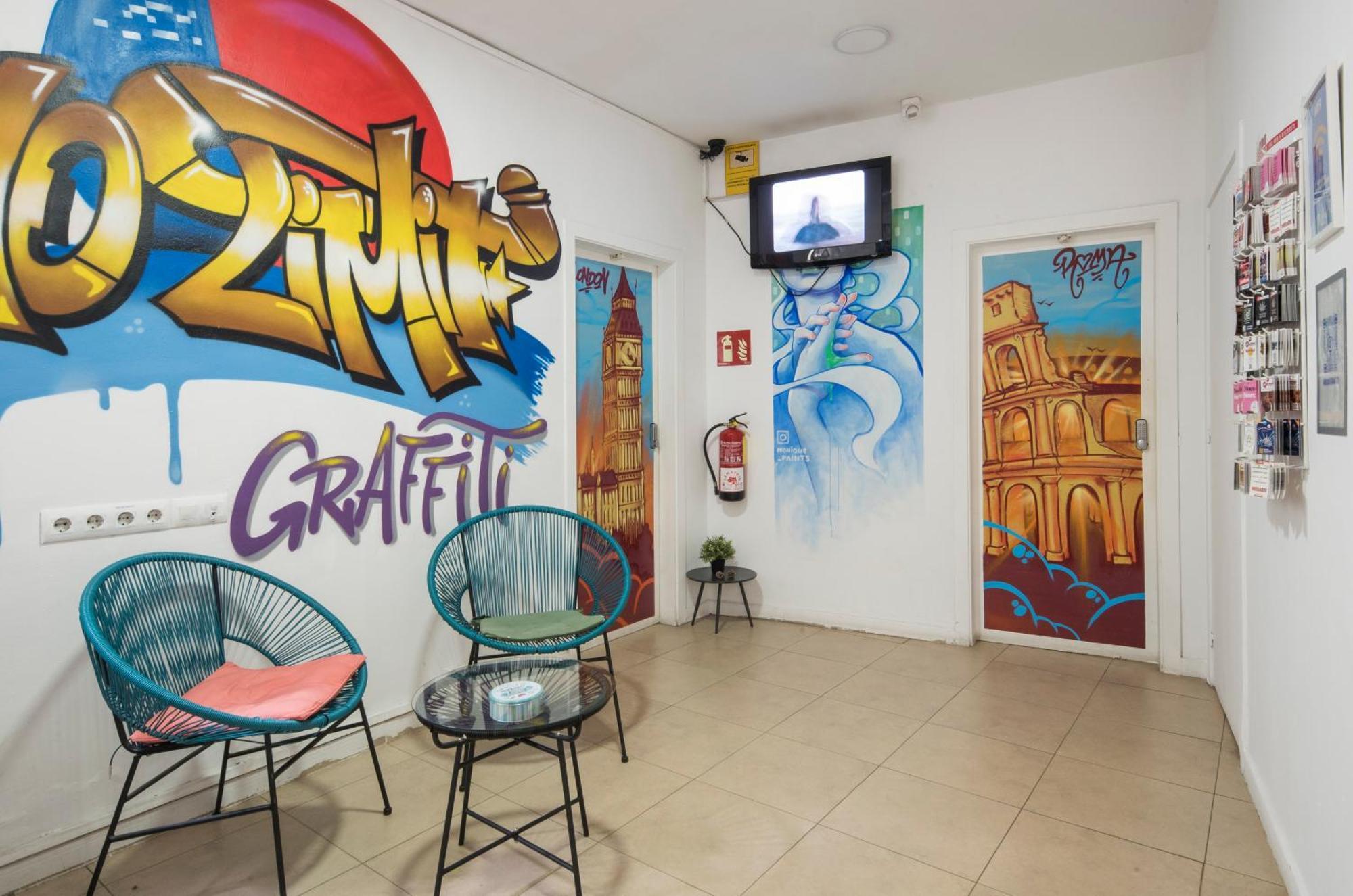No Limit Hostel Graffiti Barcelona Exteriör bild